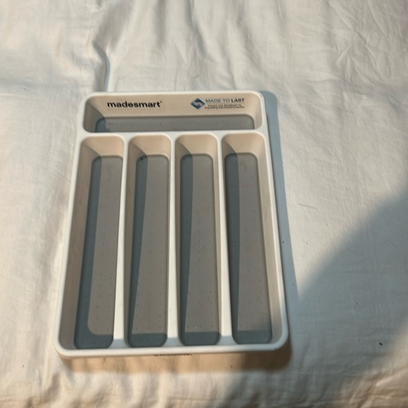 BRAND NEW NEVER USED SILVERWARE ORGANIZER - Picture 1 of 5